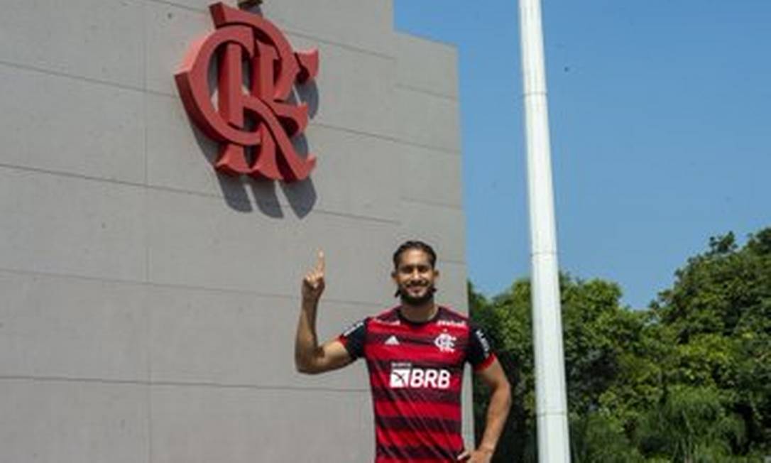 Flamengo anuncia o zagueiro Pablo, que estava na Rússia