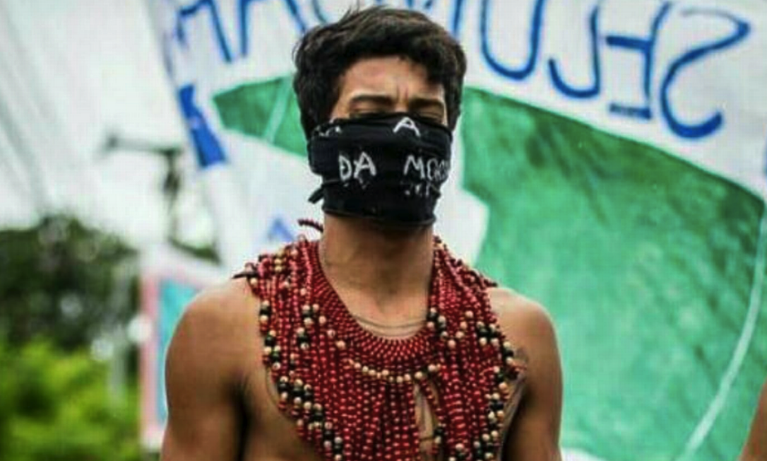 Vitor, aos 19 anos, durante mobilização pelo seu povo Pataxó Foto: Reprodução