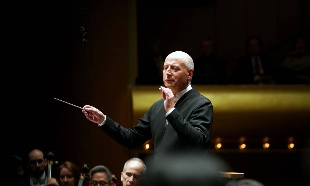 Maestro Paavo Jarvi a frente da Filarmônica de Nova York, em 2019 Foto: MICHELLE V. AGINS / NYT