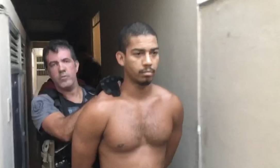 Willian Ferraz do Carmo, de 26, foi preso por agentes da Delegacia de Homicídios da Capital (DHC) em uma casa em Ramos Foto: Reprodução