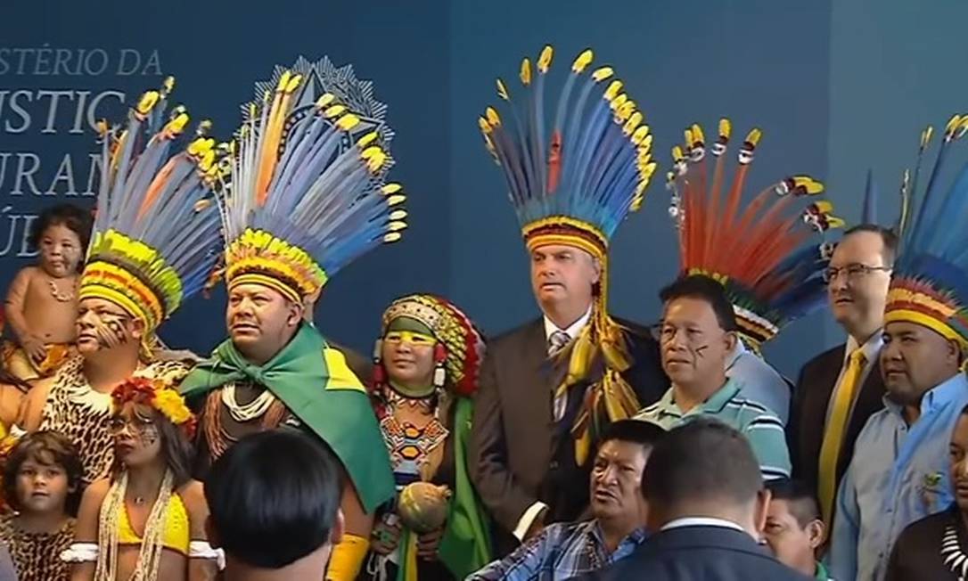 Bolsonaro participa de cerimônia para receber Medalha do Mérito Indigenista Foto: Reprodução/TV Brasil