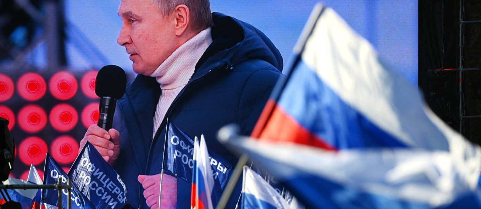 O presidente russo, Vladimir Putin, exalta 'operação especial' na Ucrânia diante de estádio lotado em Moscou Foto: HOST PHOTO AGENCY / via REUTERS