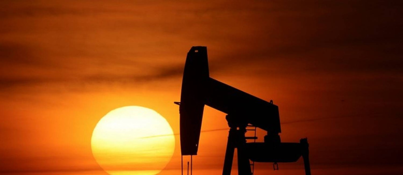 Diante da escalada do petróleo no exterior, empresas buscam acelarar investimentos. Foto: PASCAL ROSSIGNOL / Reuters
