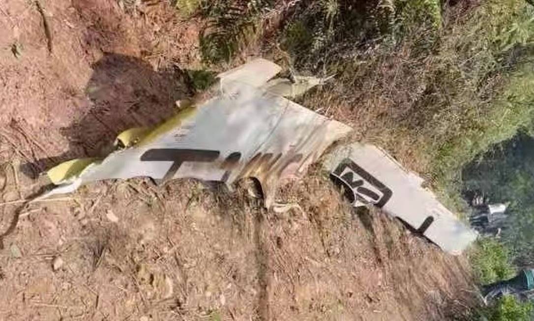 Destroços do avião Boeing 737, que caiu na china Foto: Reprodução/CGTNOfficial