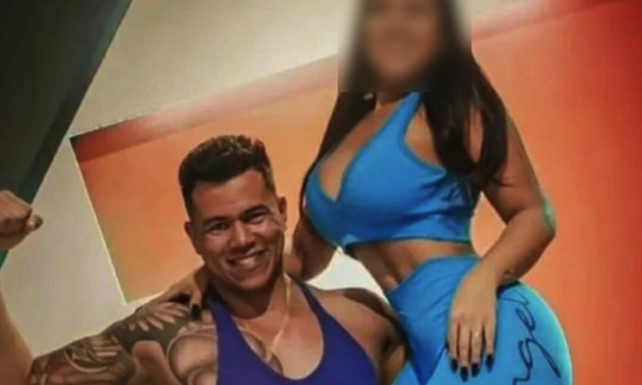 Casal pede à Justiça para que Facebook apague perfis falsos com vaquinhas e insultos após mulher ter feito sexo com morador de rua