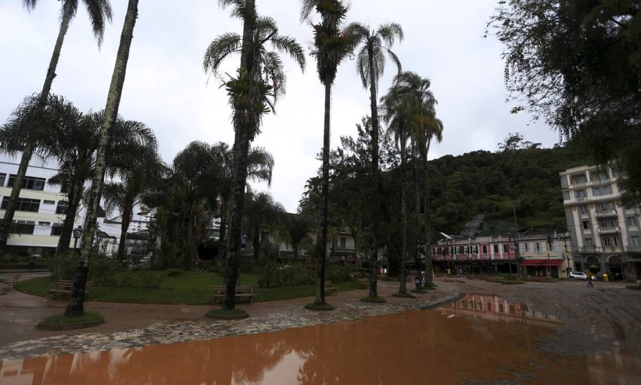A Prefeitura de Petrópolis afirma que há chances de novas chuvas na cidade Foto: FABIANO ROCHA / Agência O Globo