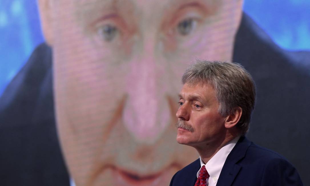 O porta-voz do Kremlin Dmitry Peskov: 'ameaça existencial' ao país permitiria uso de armas nucleares Foto: NATALIA KOLESNIKOVA / AFP/17-12-2020