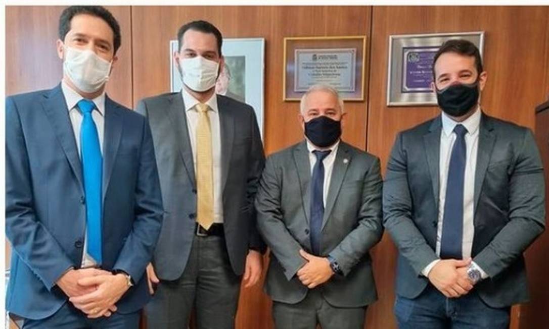 Odimar Barreto, segundo da direita para esquerda, junto com prefeitos no MEC Foto: Reprodução Instagram