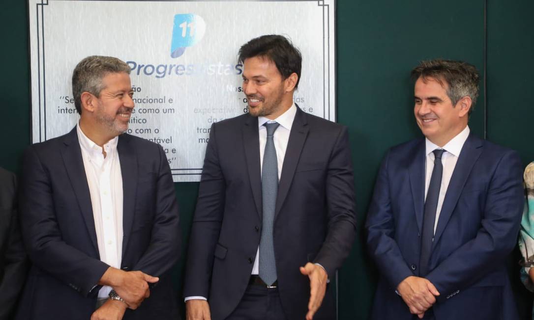 O ministro das Comunicações, Fábio Faria, se filia ao PP acompanhado de Ciro Nogueira e Arthur Lira Foto: Reprodução/Twitter