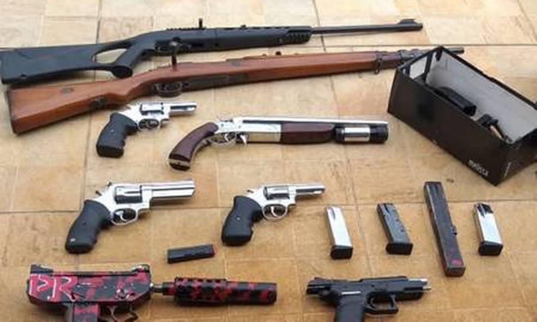 Armas encontradas na casa do PM Foto: Reprodução