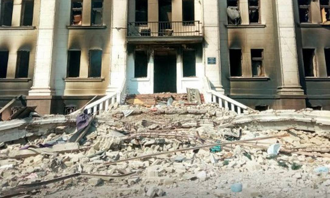 Teatro Dramático de Mariupol era usado como abrigo e foi alvo de bombardeio Foto: Azov Handout / Azov Handout via REUTERS