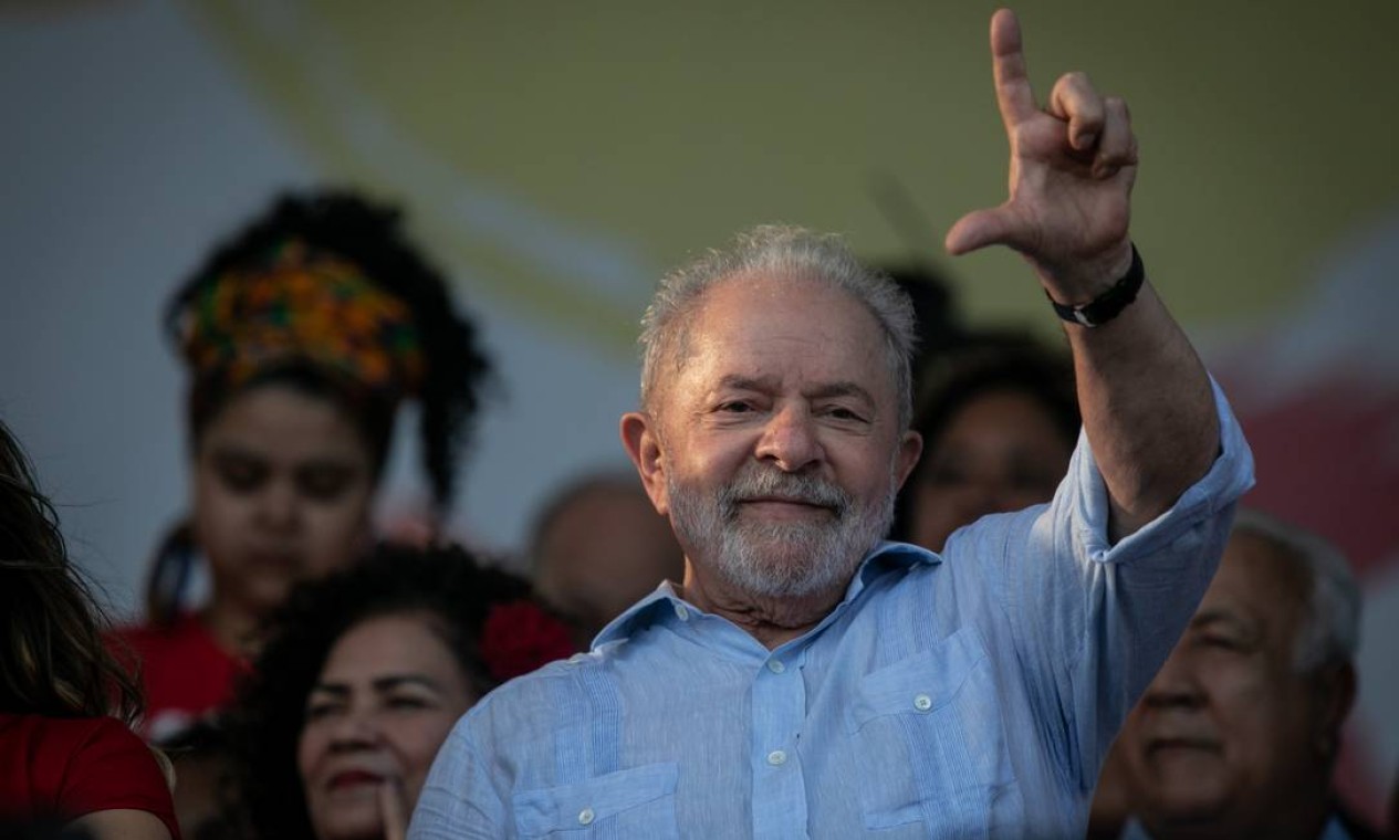 O nome do ex-presidente Lula, assim como nas prévias de 2018, quando foi preso, aparece isolado na liderança nas pesquisas de intenção de voto para presidente Foto: Brenno Carvalho / Agência O Globo