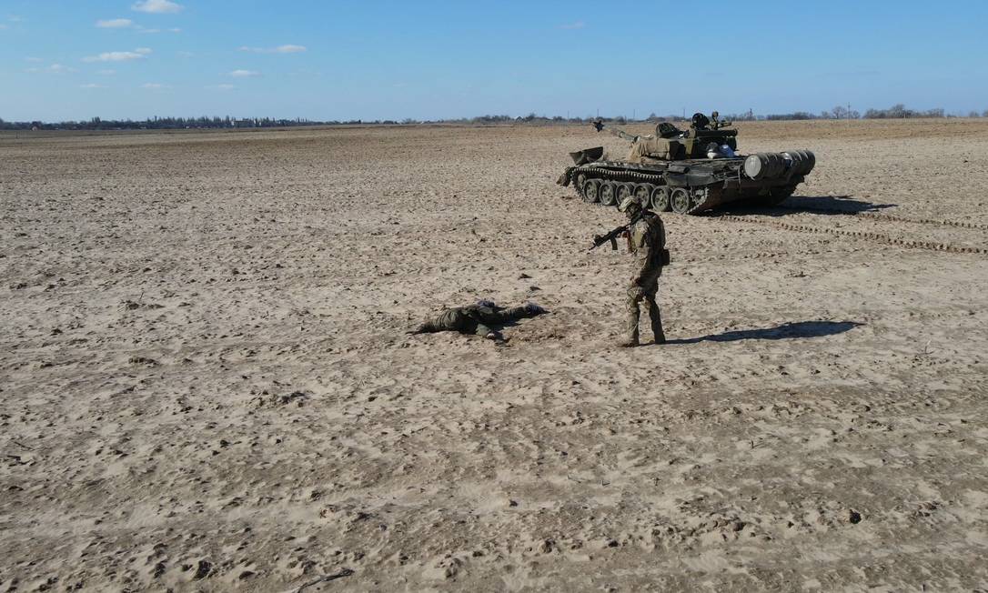 Soldado russo se rendeu e entregou tanque após acordo com autoridades ucranianas Foto: Reprodução