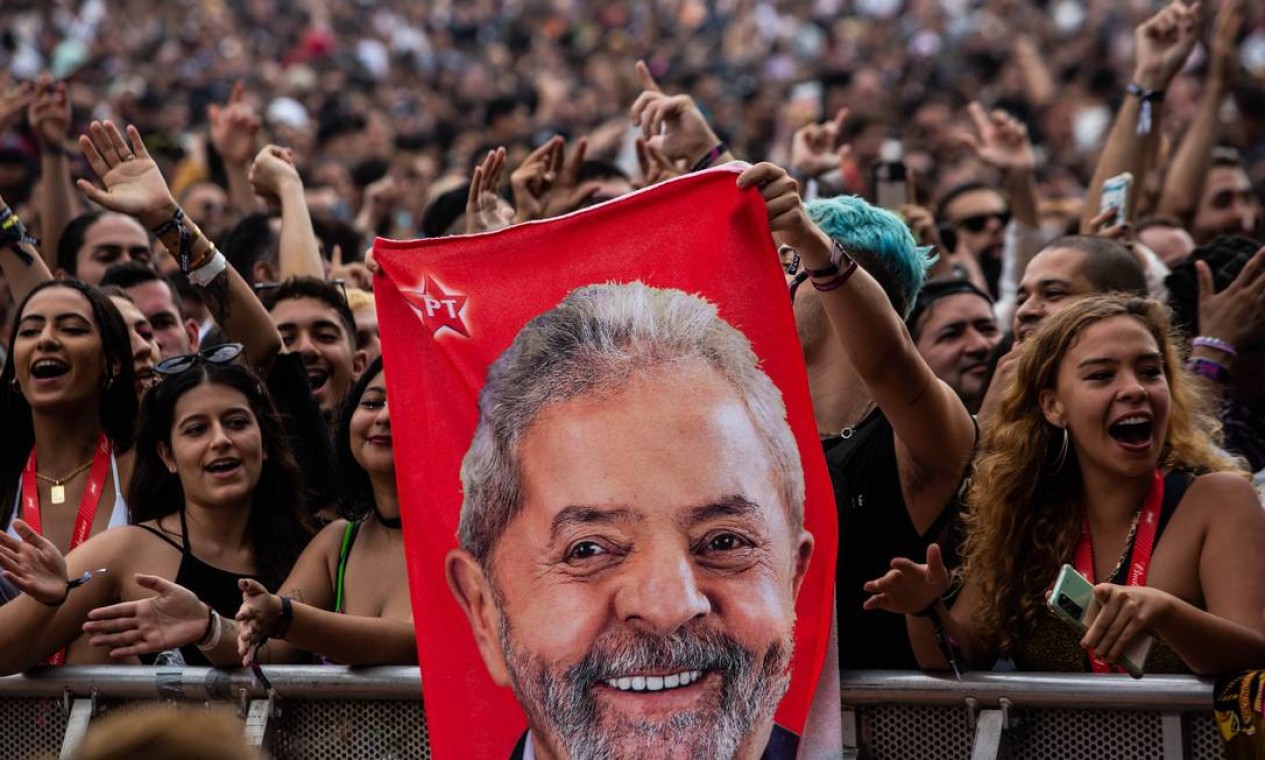 Depois de causar polêmica com a presidência, a figura do ex-presidente Lula ganhou ainda mais força com o público do festival Foto: Maria Isabel Oliveira / Agência O Globo