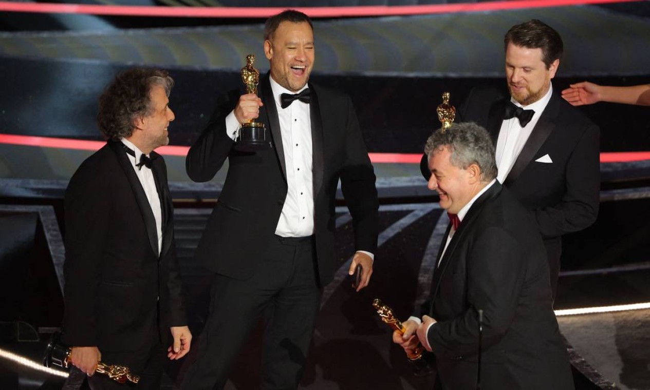 Paul Lambert, Tristan Myles, Brian Connor e Gerd Nefzer vencem o Oscar de Melhores Efeitos Visuais por "Duna" Foto: BRIAN SNYDER / REUTERS