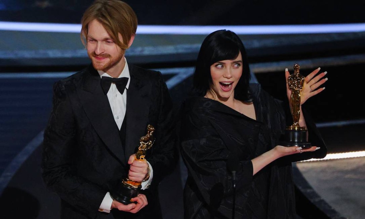 Billie Eilish e Finneas O'Connell ganham o Oscar de Melhor Canção Original por "No Time to Die" do filme de James Bond Foto: BRIAN SNYDER / REUTERS