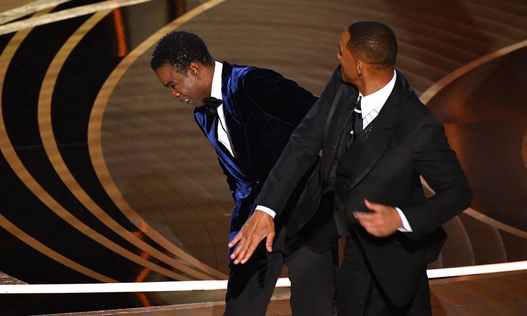 Will Smith desfere tapa na cara de Chris Rock durante o Oscar 2022 Foto: ROBYN BECK / AFP