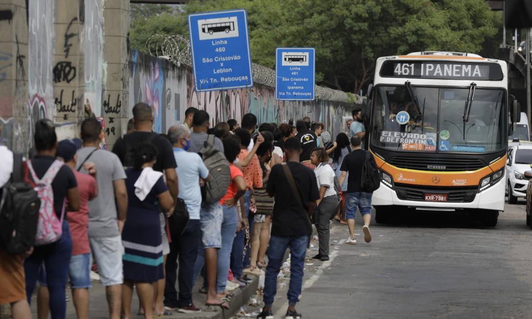 Paralisação prejudicou milhares de cariocas nessa manhã Foto: Gabriel de Paiva / Agência O Globo