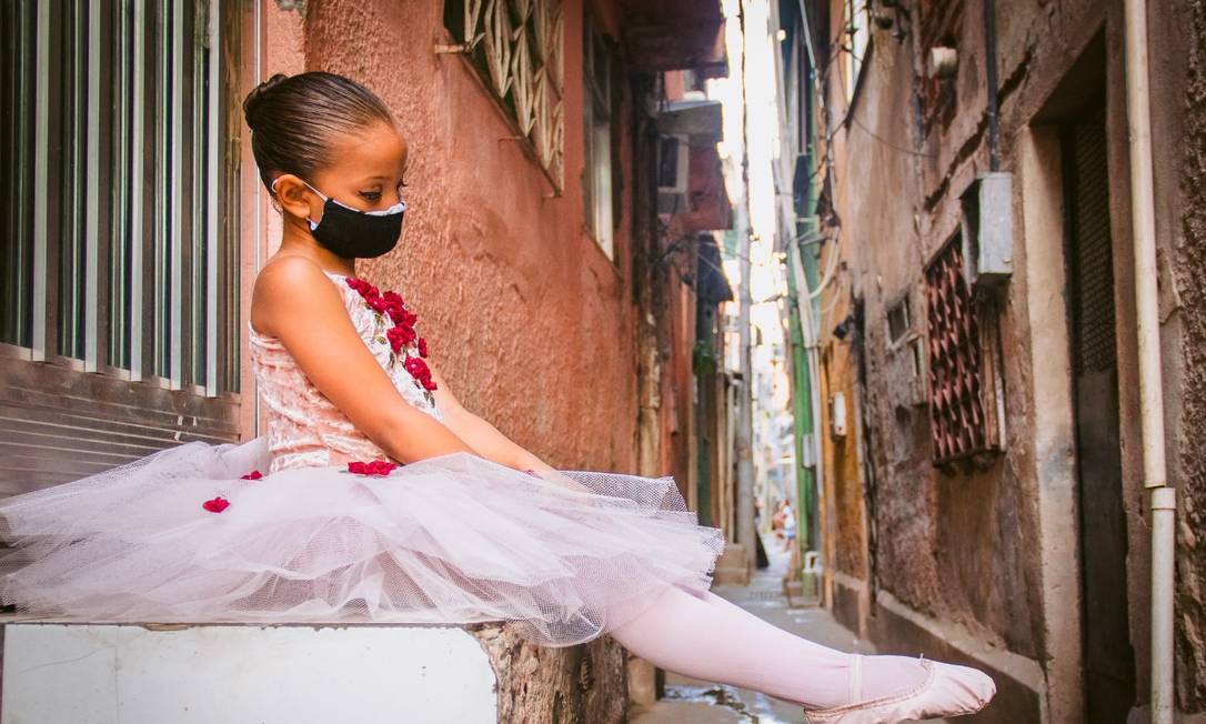 Julia Lopes Severiano, de 6 anos, é aluna do Ballet Manguinhos Foto: Divulgação/Ana Maria Silva