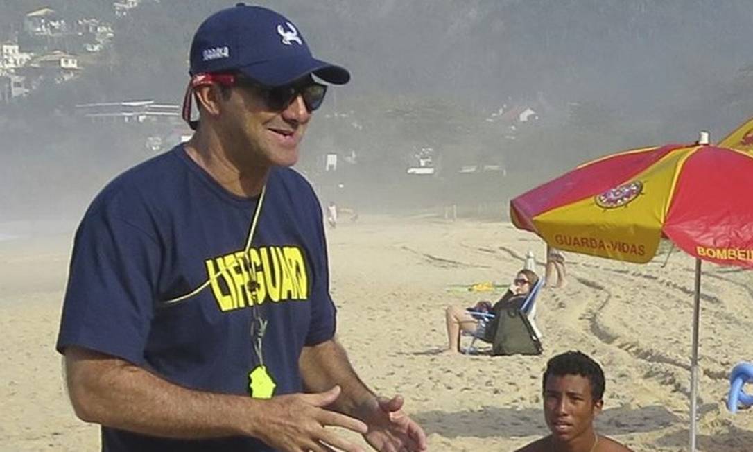 David Szpilman. Médico dá aula na praia Foto: Divulgação/Sobrasa