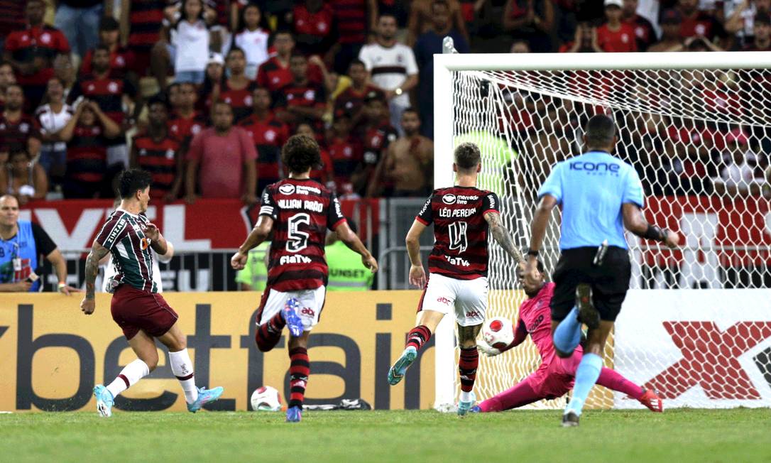 Cano fez dois na vitória sobre o Flamengo Foto: Alexandre Cassiano