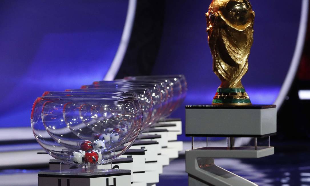 Sorteio da Copa do Mundo acontece nesta sexta, em Doha. Na foto, sorteio do Mundial de 2018 Foto: SERGEI KARPUKHIN / Reuters