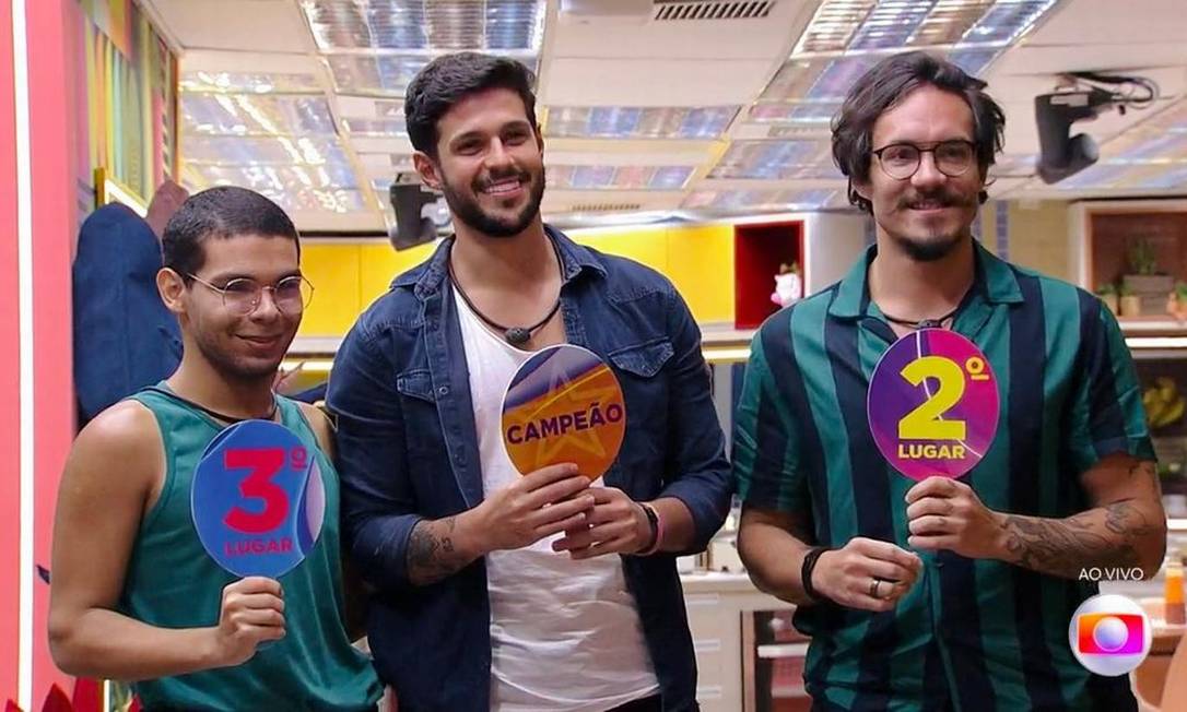 Rodrigo entre Vyni e Eliezer Foto: Reproduçao / Instagram