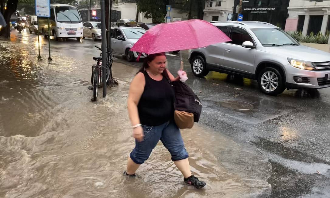Rio volta a estágio de mobilização por casa da chuva; bombeiros registram 480 ocorrências nas últimas 14 horas - Jornal O Globo