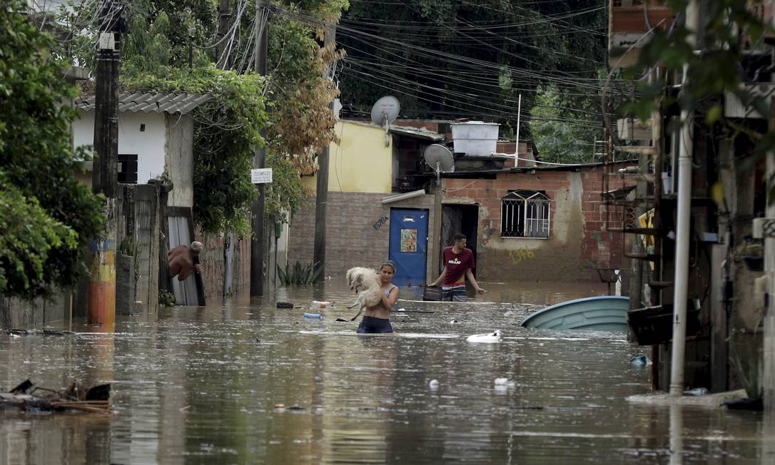 Chuvas Em Belford Roxo Rio Transborda Casas Ficam Alagadas E 300 Pessoas Desalojadas Jornal 