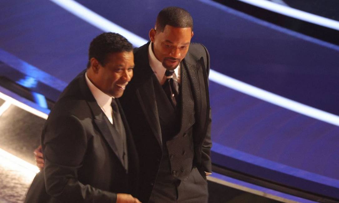 Denzel Washington e Will Smith depois do tapa em Chris Rock no Oscar 2022 Foto: BRIAN SNYDER / REUTERS