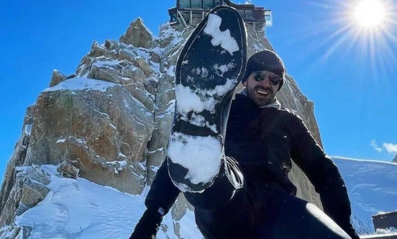 Pegada na neve: Rafael exibia viagens pelo mundo em suas redes sociais Foto: Reprodução