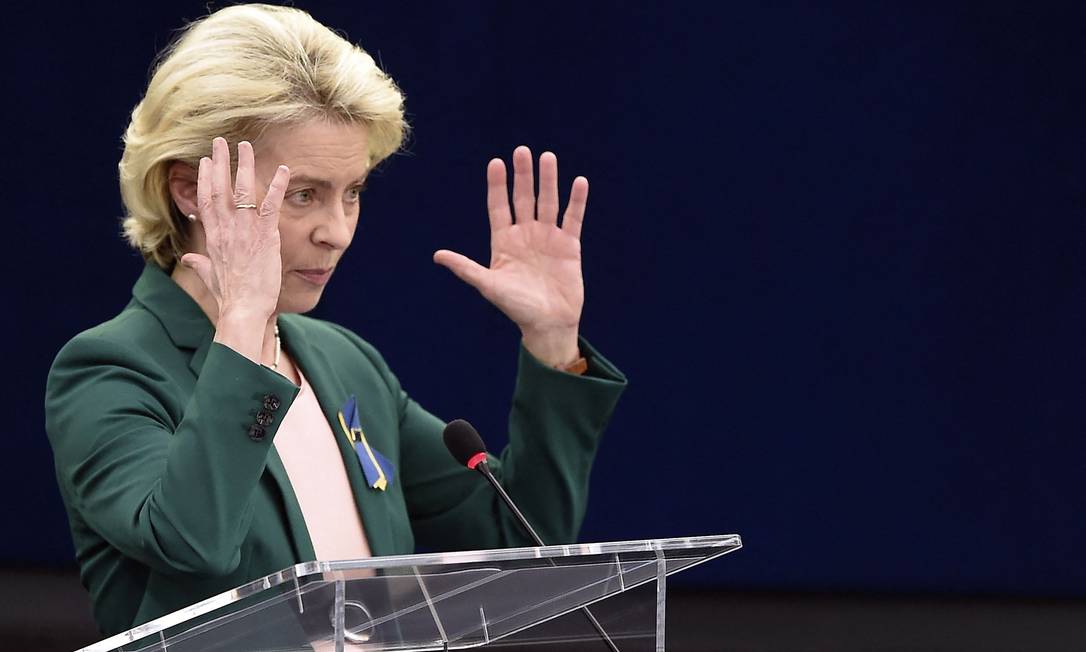 A presidente da Comissão Europeia, Ursula von der Leyen: órgão quer cortar importações de carvão russo Foto: FREDERICK FLORIN / AFP