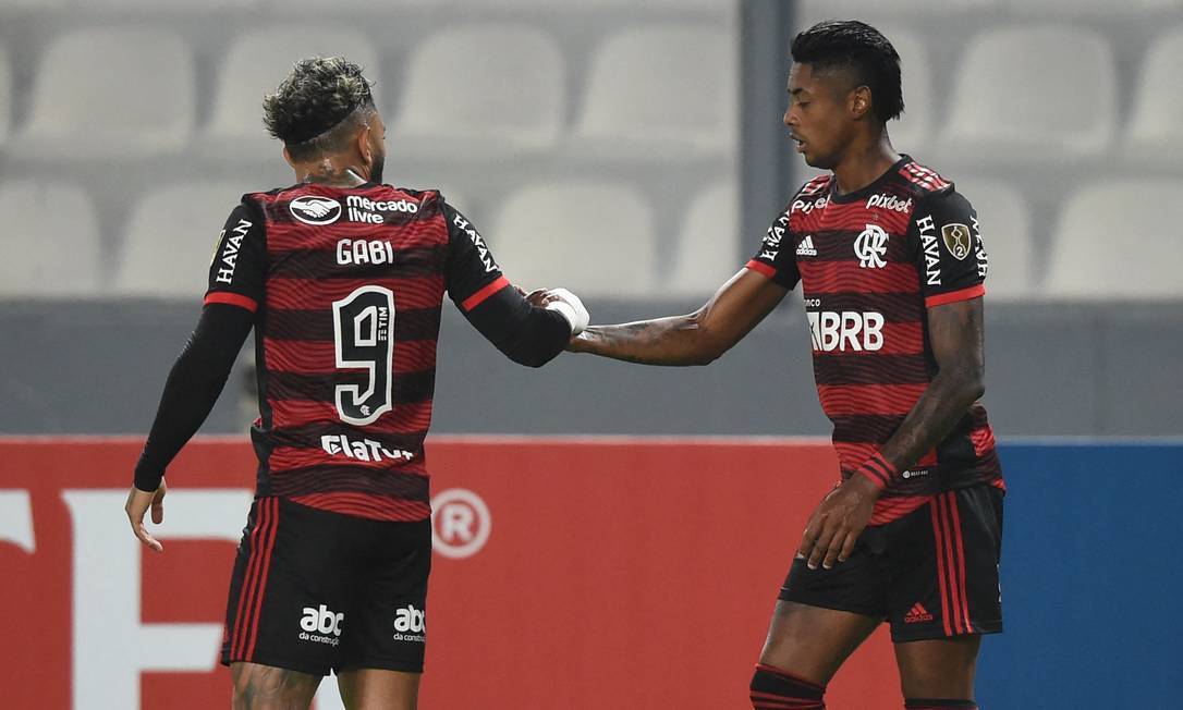 Brazil's Flamengo Bruno Henrique celebrates after scoring against Peru's Sporting Cristal during the Copa Libertadores group stage first leg football match at the National Stadium in Lima on April 5, 2022. (Photo by ERNESTO BENAVIDES / AFP) Foto: ERNESTO BENAVIDES / AFP