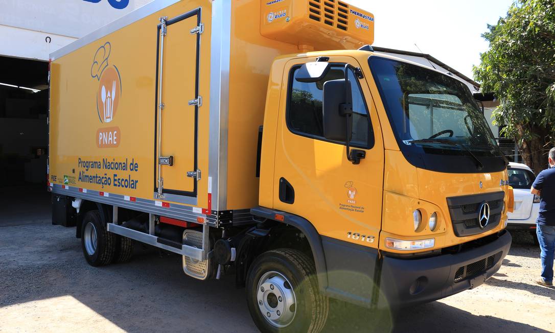 Modelo de caminhão frigorífico, responsável pelo transporte de merenda escolar, comprado com verba do FNDE Foto: Divulgação/Saulo Cardoso/Ascom