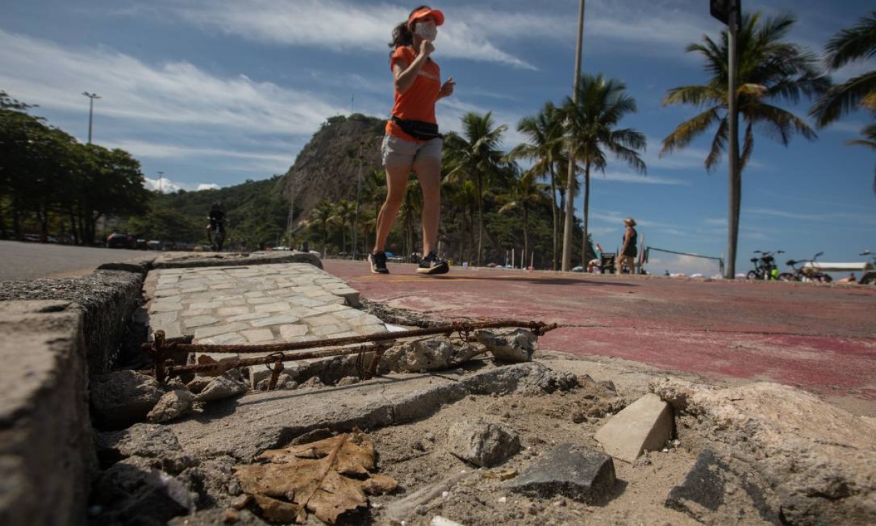 Criados por Burle Marx, calçadões em Copacabana têm falhas na cobertura ...