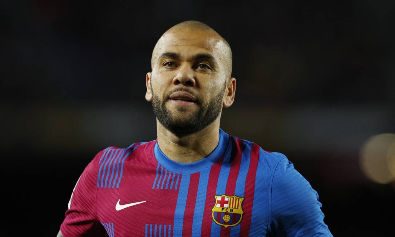 Após volta de Daniel Alves, Barcelona quer retorno de Messi