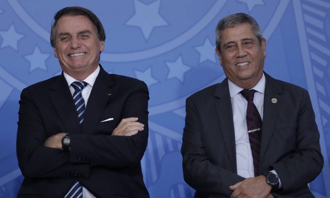O presidente Jair Bolsonaro e o então ministro Walter Braga Netto Foto: Cristiano Mariz/Agência O Globo/12-01-2022