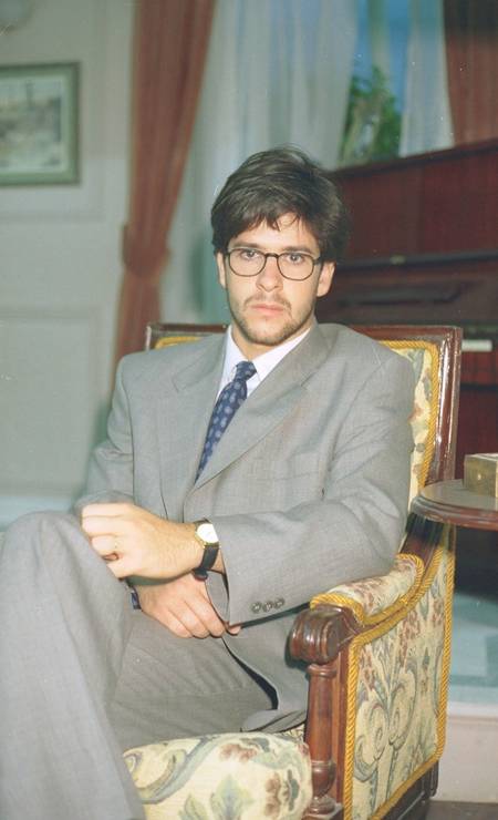 Em 1996, Murilo no início da carreira, em "Vira-lata", como o promotor público Bráulio Vianna Foto: Camilla Maia