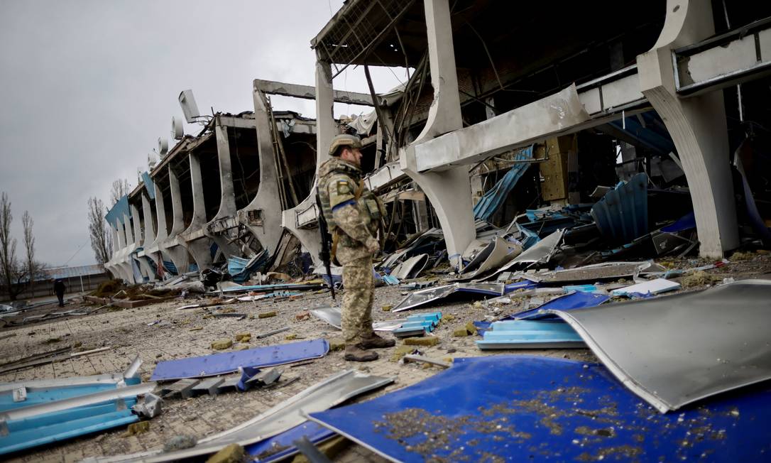 Aeroporto Internacional de Mikolaiev, no Sul da Ucrânia: destruição total Foto: UESLEI MARCELINO / REUTERS/8-4-2022