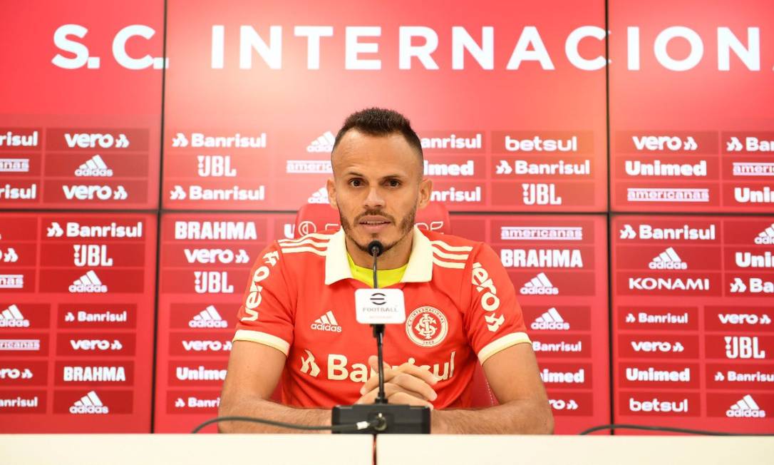 O lateral Renê, ex-Flamengo, em sua primeira entrevista como jogador do Internacional Foto: Divulgação
