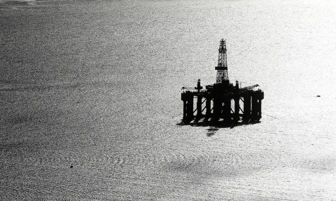Exploração de petróleo no Mar do Norte. Estatal chinesa CNOOC pode deixar o Reino Unido Foto: Chris Ratcliffe / Photographer: Chris Ratcliffe/Bl