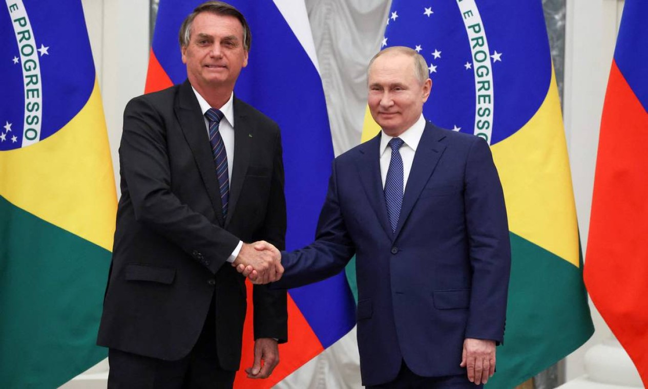 Bolsonaro inclui dar grau com a moto entre serviços essenciais