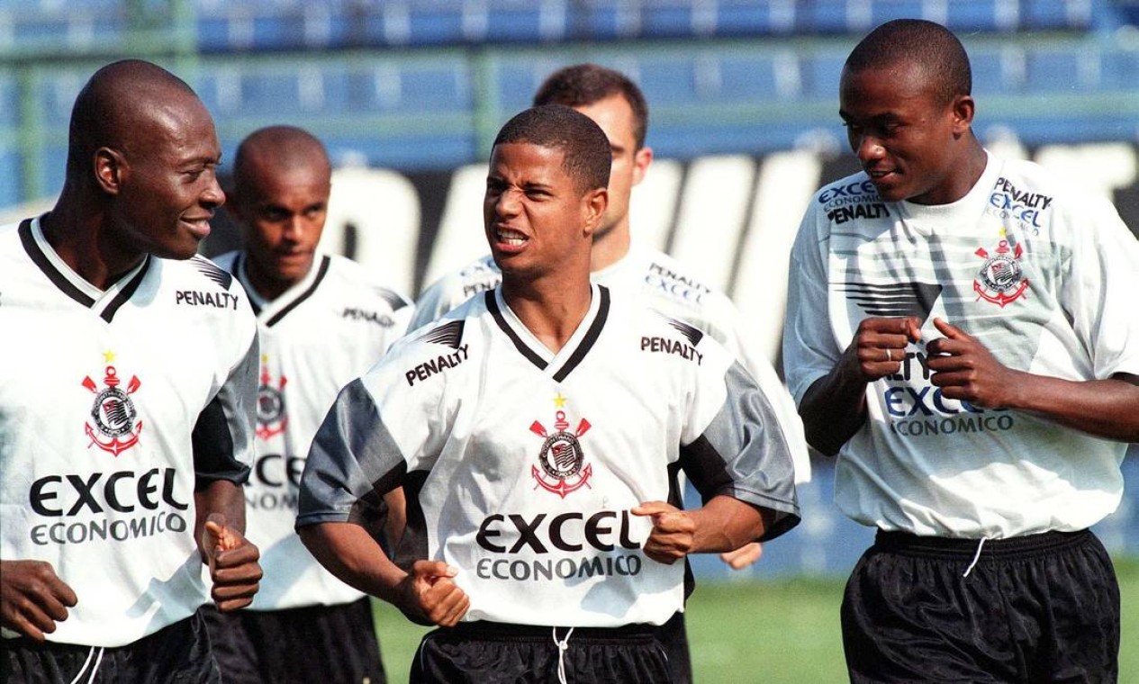 Marcelinho Carioca desabafa após morte de Rincón: ''Todo corintiano perdeu um pedaço do coração''