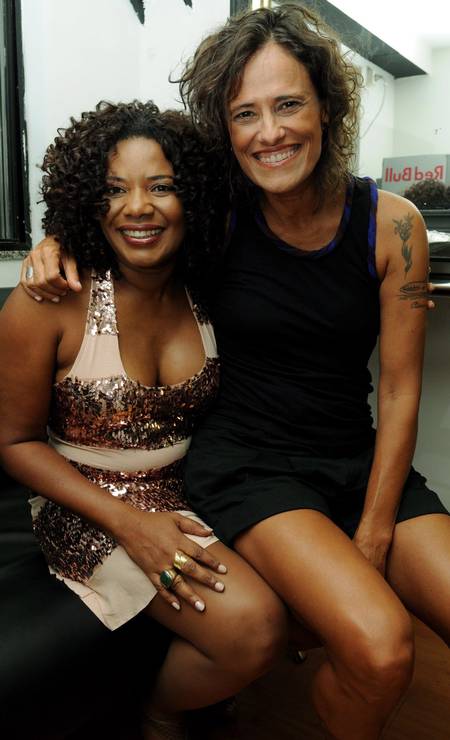 A cantora e Zélia Duncan na segunda edição do Ensaio AfroPop, no Lapa 40 Graus Foto: Cristina Granato