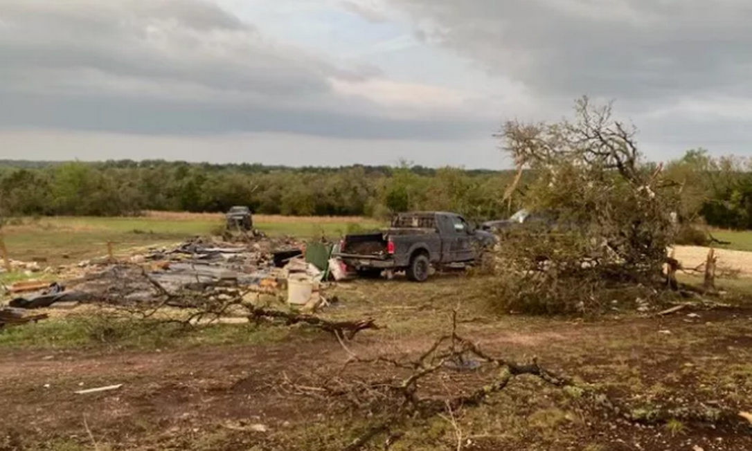 Tornado destruiu a casa da família no Texas Foto: Reprodução