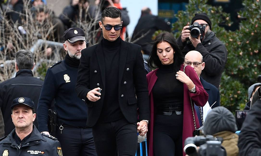 Cristiano Ronaldo e Georgina Rodríguez comunicaram falecimento de um dos gêmeos Foto: PIERRE-PHILIPPE MARCOU / AFP
