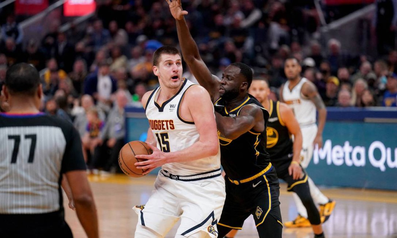 Candidatos a MVP, Jokic e Embiid abrem jogos 2 dos playoffs da NBA