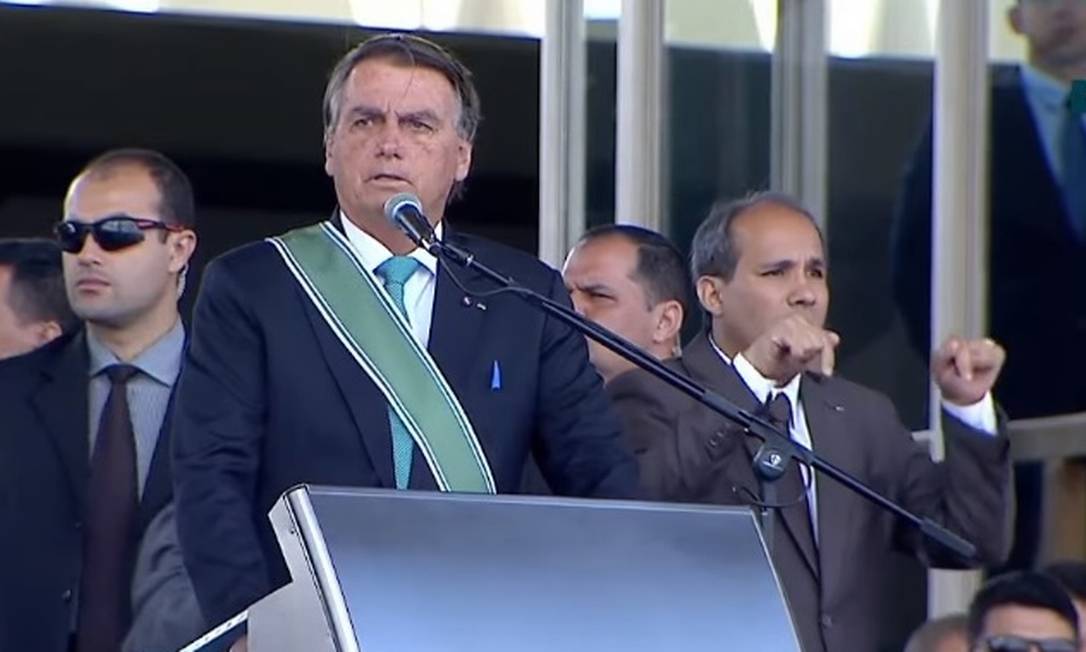 O presidente Jair Bolsonaro discursa durante cerimônia do Dia do Exército, em Brasília Foto: Reprodução/TV Brasil