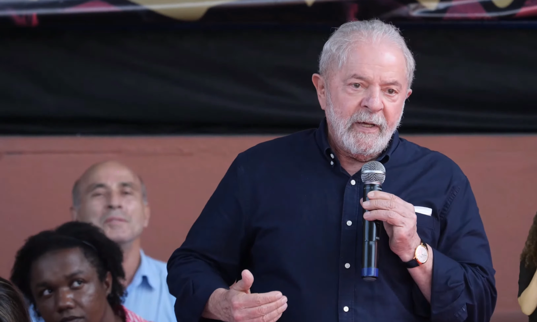 O presidente Lula discursa para plateia de jovens em evento em Heliópolis Foto: PT/Divulgação