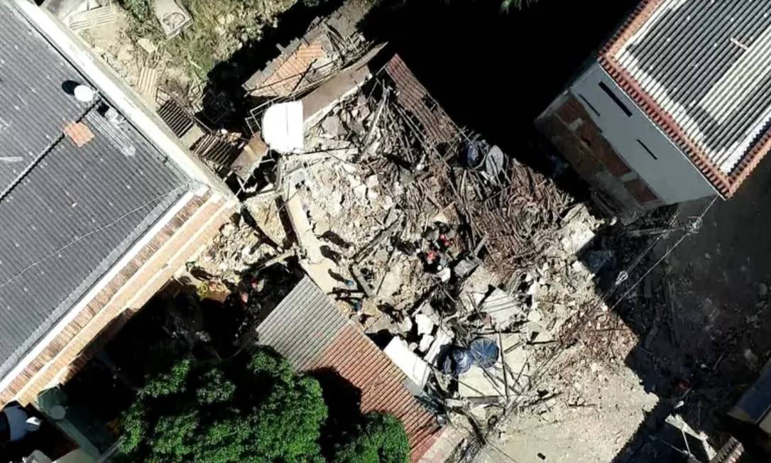 Desabamento de prédio deixou mãe e filha mortas, em Vila Velha, Espírito Santo Foto: TV Gazeta